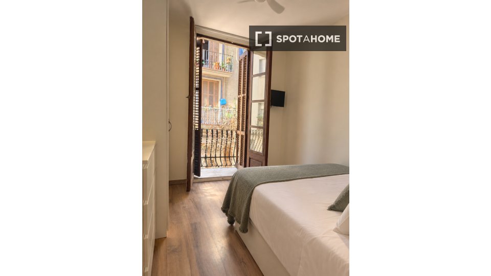 Stanza in appartamento condiviso in affitto a Sants, Barcellona - a Barcellona