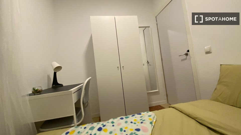 Double room Madrid, 4 beds — photo 12