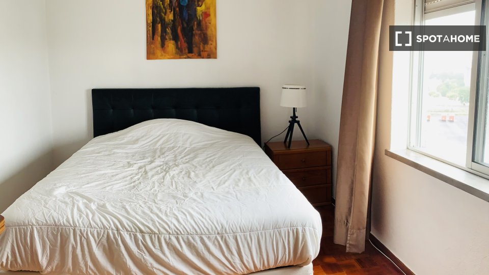 Double room Lisbon, 1 bed, 15m² — photo 5