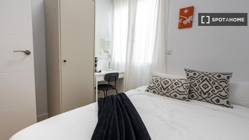 Double room Madrid, 5 beds — photo 16