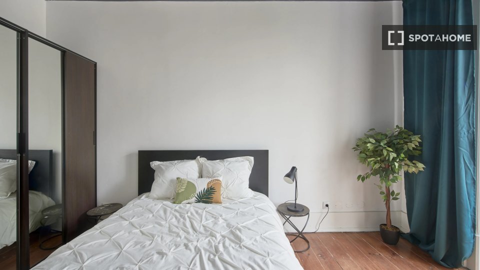 Double room Lisbon, 6 beds — photo 13