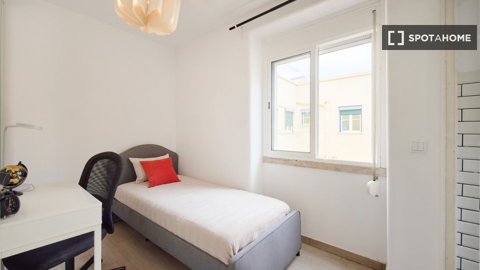 Double room Lisbon, 6 beds — photo 86