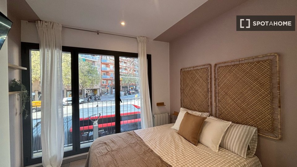 Double room Barcelona, 4 beds, 90m² — photo 17