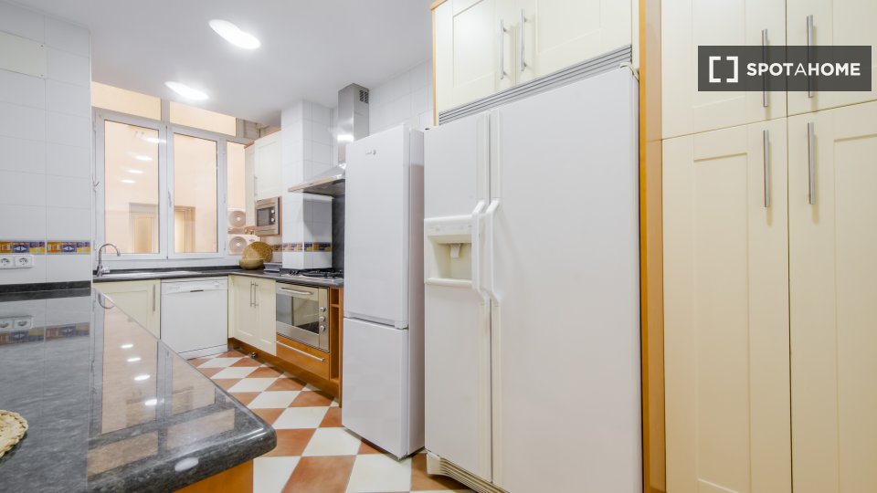 Double room Madrid, 13 beds, 266m² — photo 7