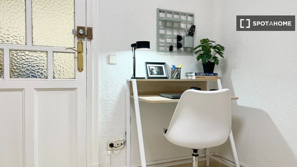 Double room Madrid, 4 beds — photo 9