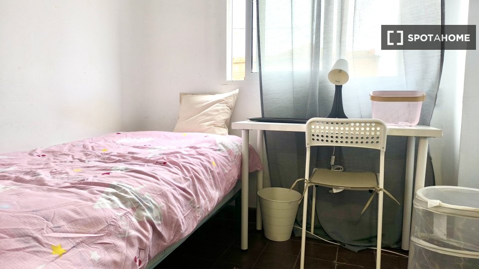 Double room Madrid, 3 beds, 70m² — photo 29