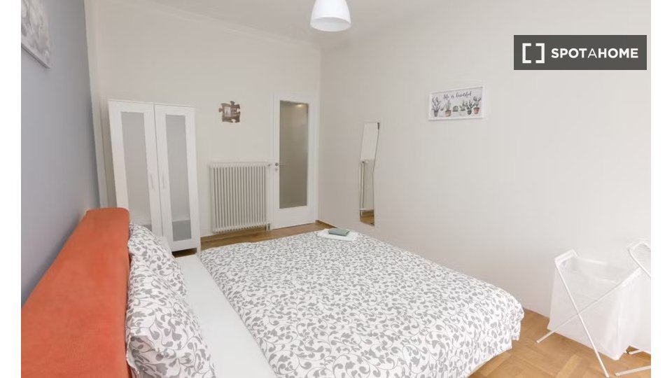 Double room Athens, 3 beds — photo 18