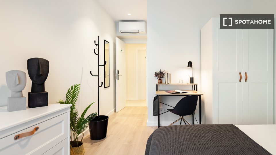 Double room Barcelona, 12 beds, 360m² — photo 10