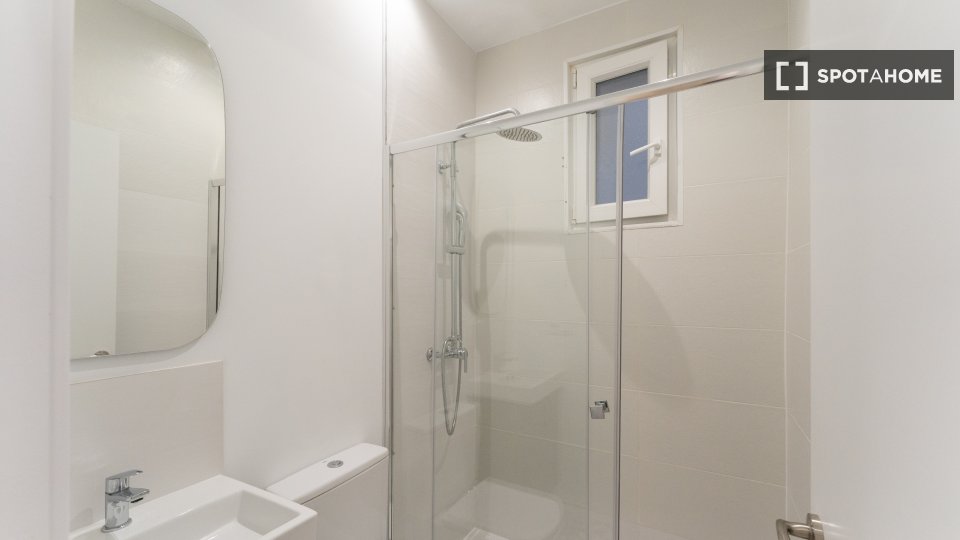 Double room Madrid, 4 beds — photo 3
