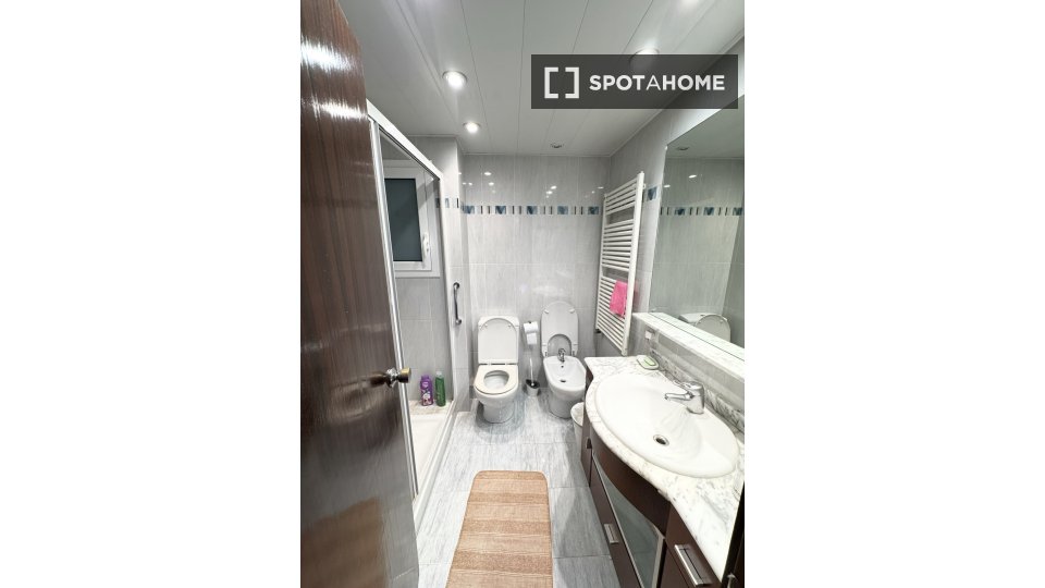 Double room Barcelona, 1 bed, 80m² — photo 7