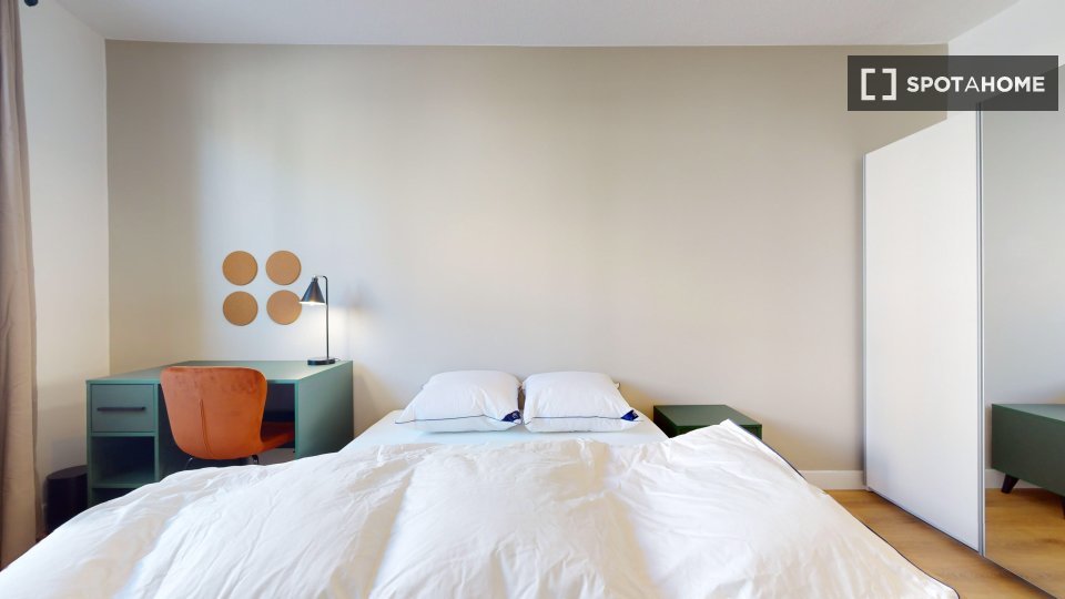 Double room Lyon, 3 beds — photo 11