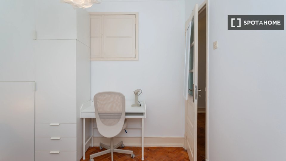 Double room Lisbon, 4 beds — photo 3