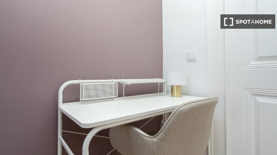 Double room Lisbon, 9 beds — photo 22
