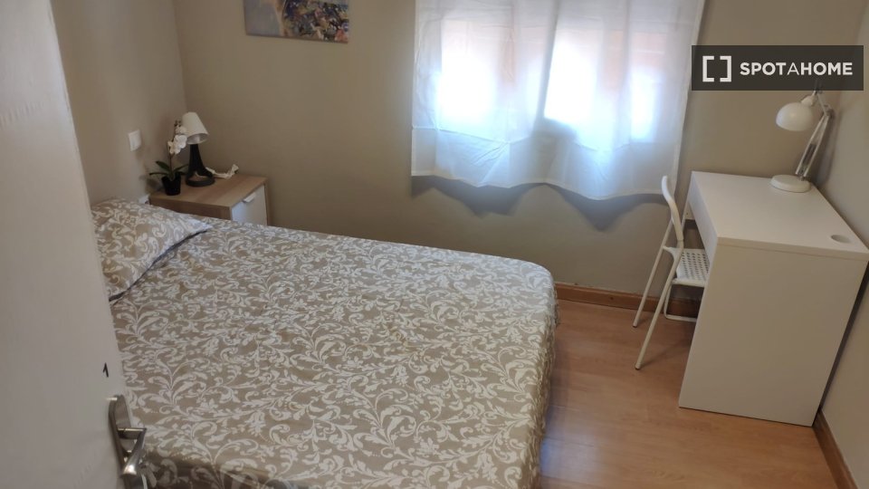 Double room Madrid, 3 beds — photo 13