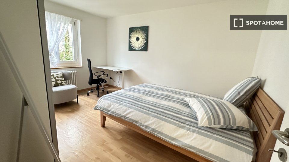 Double room Zurich, 3 beds — photo 1