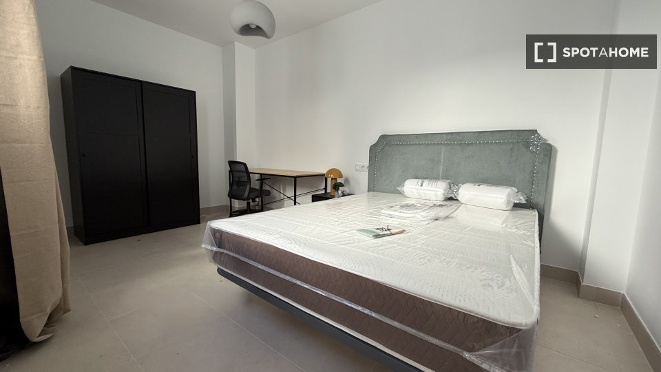 Double room Seville, 2 beds, 98m² — photo 2