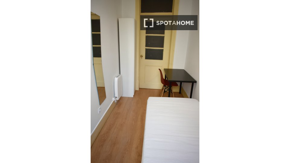 Double room Lisbon, 8 beds — photo 10
