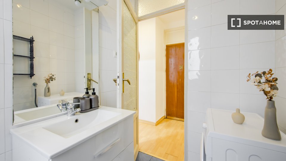 Double room Madrid, 4 beds, 70m² — photo 18