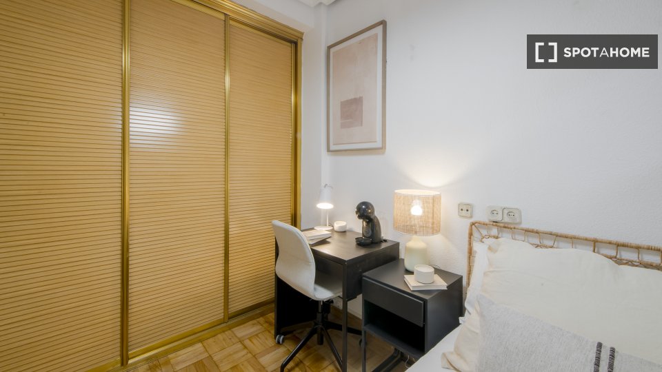 Double room Madrid, 6 beds, 100m² — photo 17