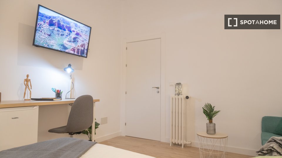 Double room Madrid, 5 beds — photo 13
