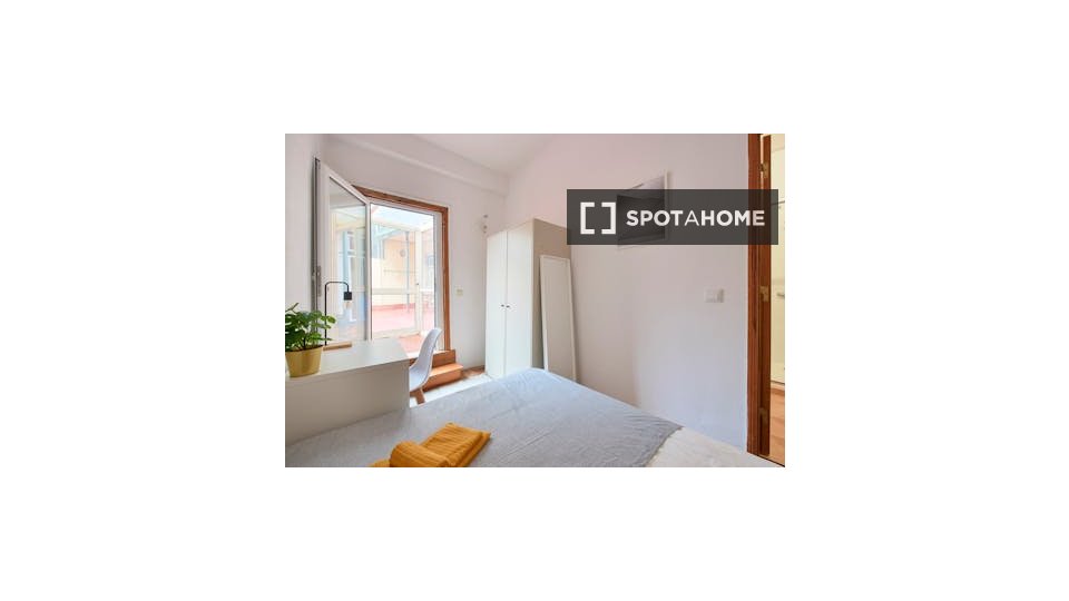 Double room Lisbon, 9 beds — photo 17