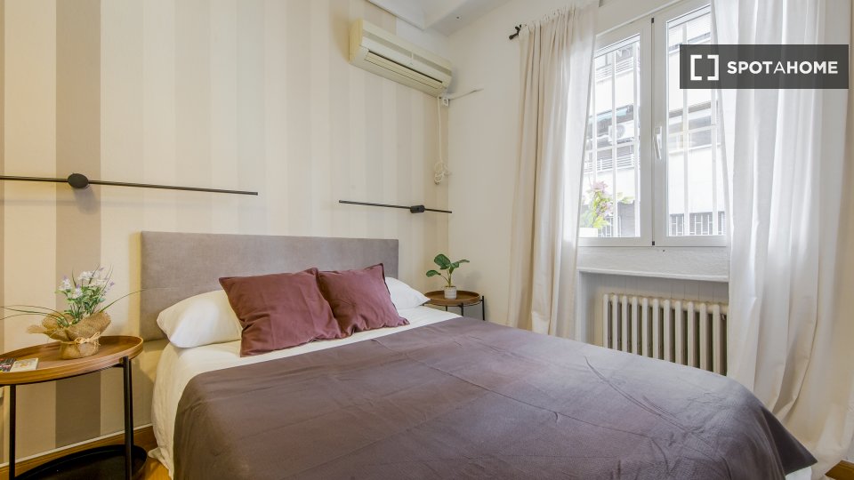 Double room Madrid, 5 beds, 120m² — photo 17