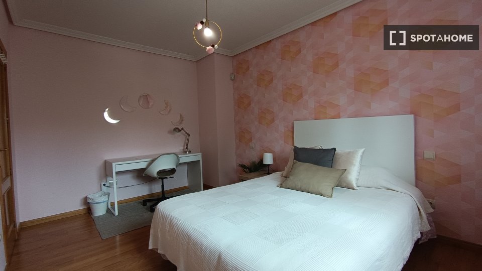 Double room Madrid, 5 beds — photo 17