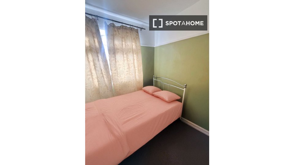 Double room London, 4 beds — photo 24