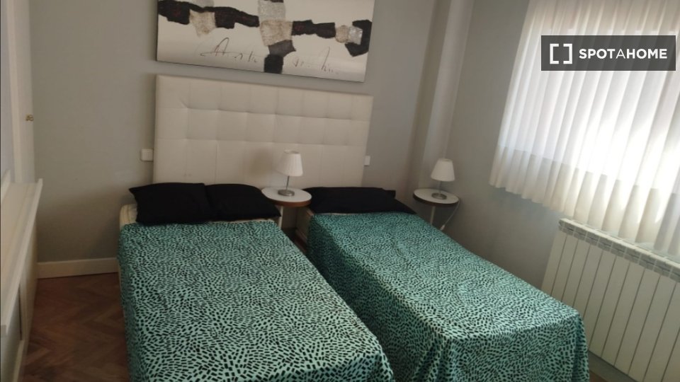 Double room Madrid, 4 beds — photo 9