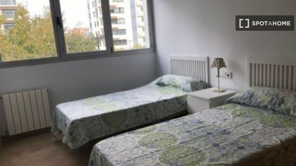 Double room Valencia, 3 beds — photo 3