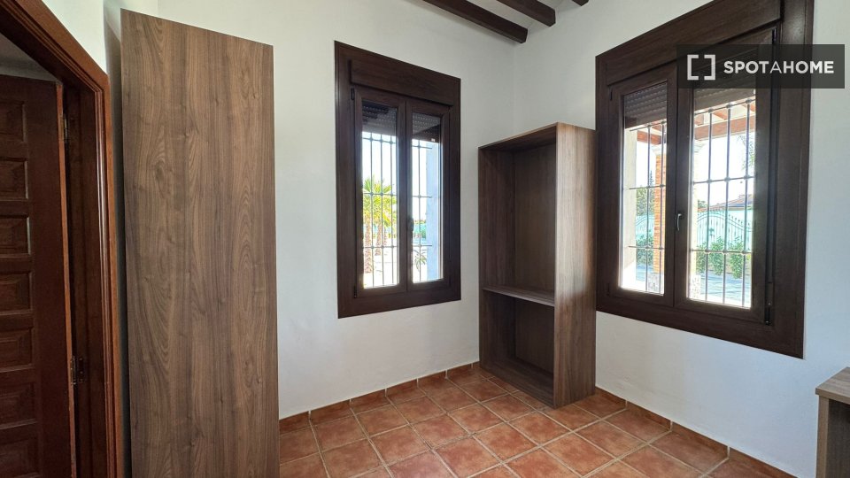 Double room Alicante, 10 beds, 650m² — photo 14