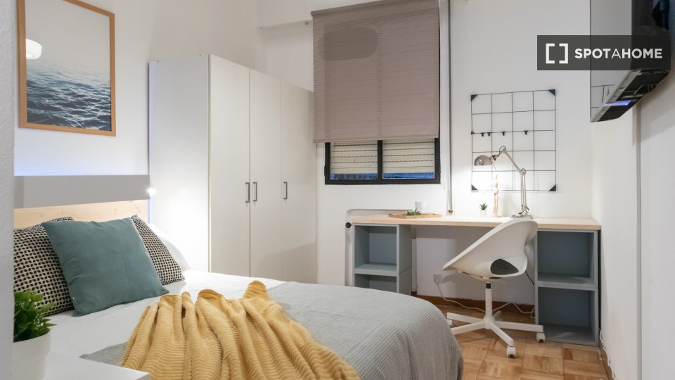 Double room Madrid, 5 beds, 120m² — photo 36