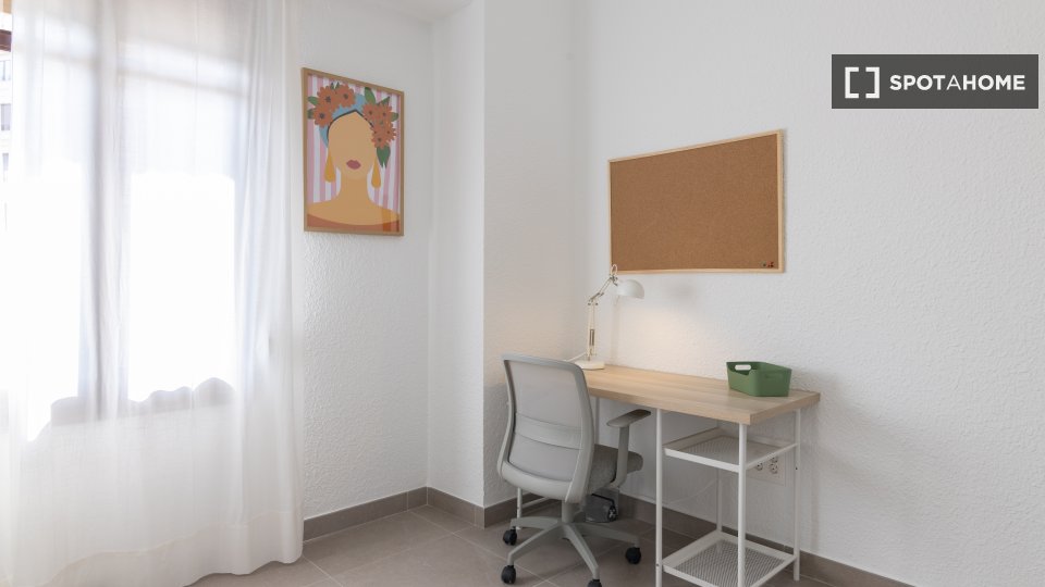 Double room Valencia, 1 bed, 150m² — photo 10