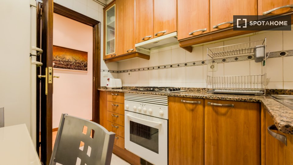 Apartment Barcelona, 4 beds, 80m² — photo 12