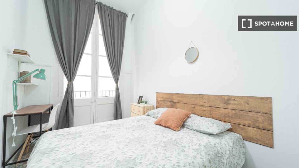 Double room Barcelona, 14 beds, 400m² — photo 11