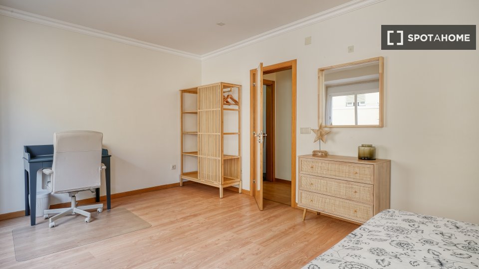 Double room Lisbon, 4 beds — photo 4