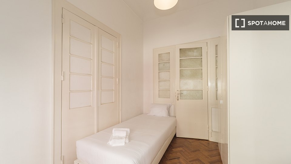 Double room Lisbon, 11 beds — photo 12
