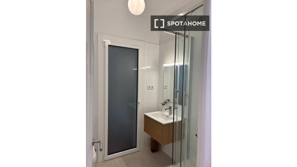 Apartment Barcelona, 4 beds, 86m² — photo 3