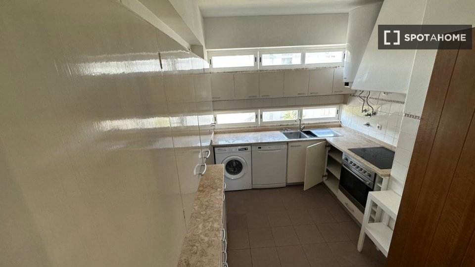 Double room Lisbon, 5 beds, 130m² — photo 5