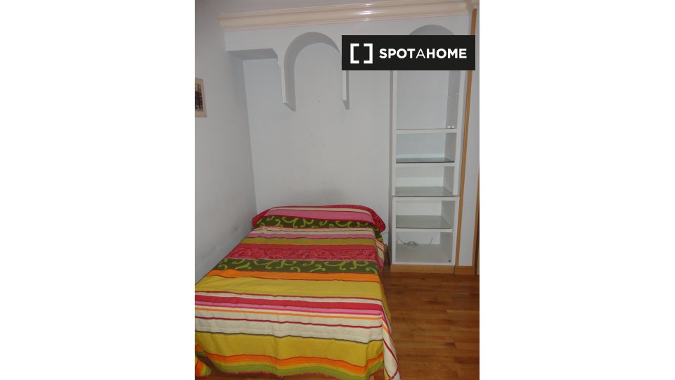 Double room Madrid, 10 beds, 200m² — photo 26