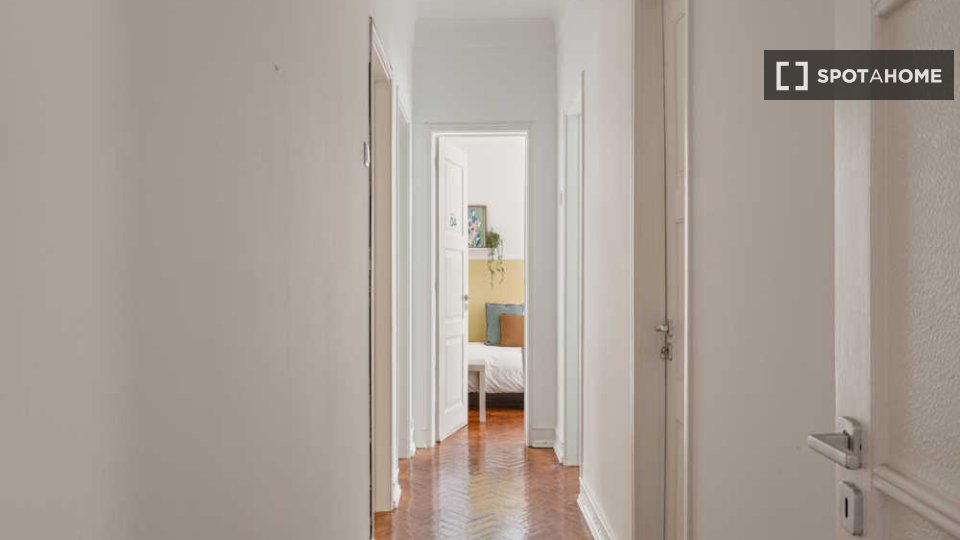 Double room Lisbon, 5 beds — photo 51