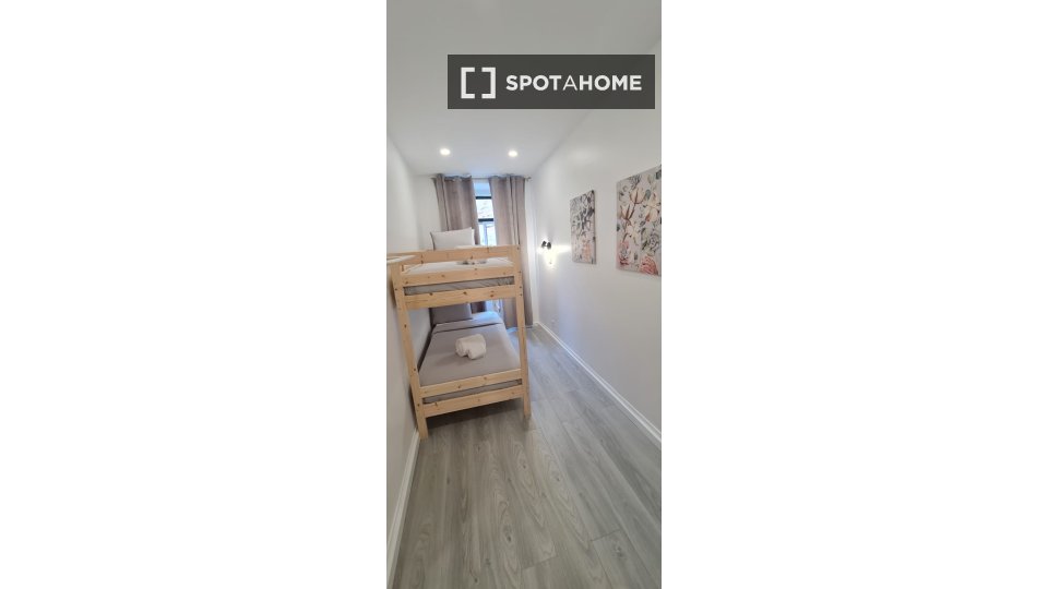 Apartment Lisbon, 2 beds, 50m² — photo 16