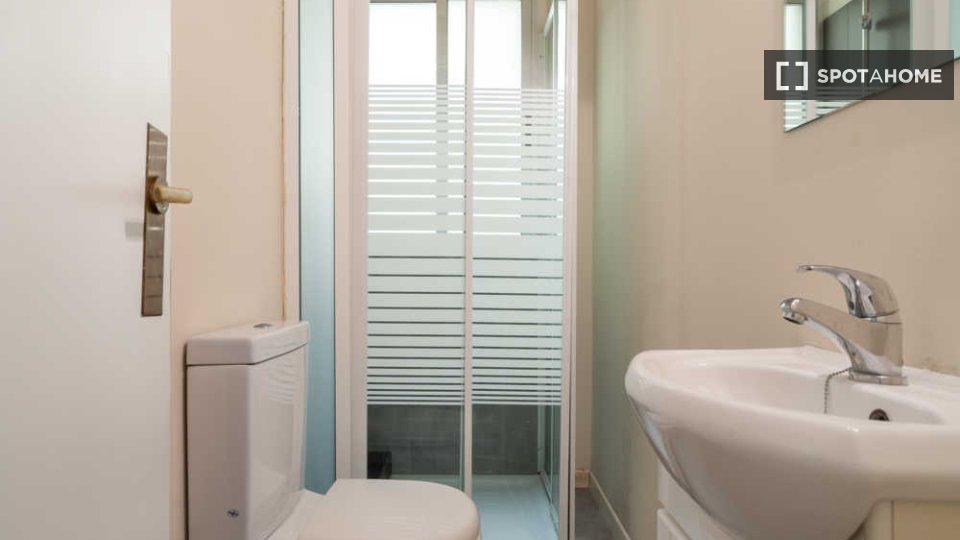 Double room Madrid, 7 beds — photo 47