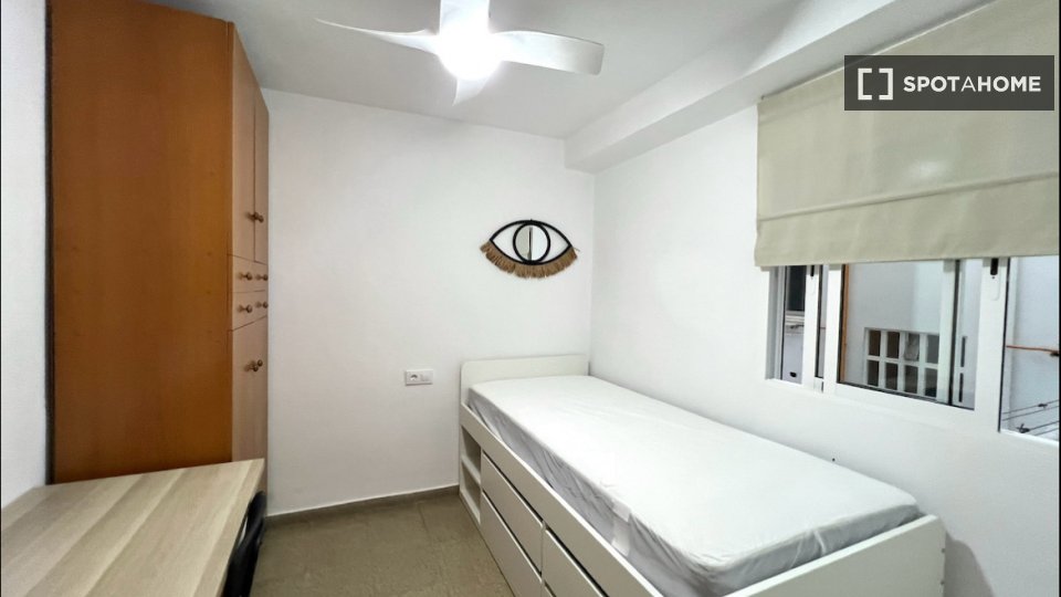 Double room Valencia, 7 beds, 200m² — photo 13