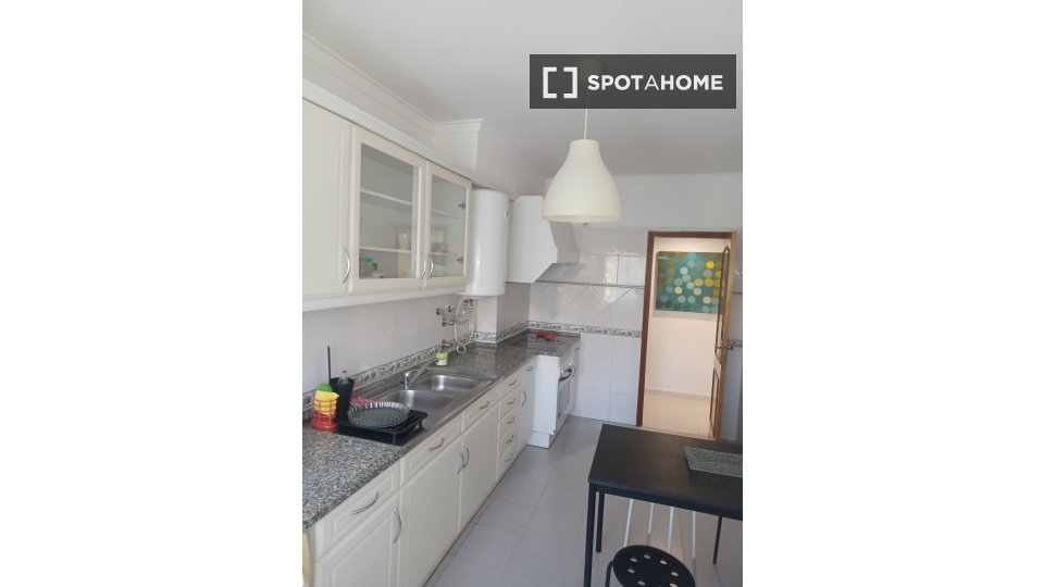 Double room Lisbon, 3 beds — photo 3
