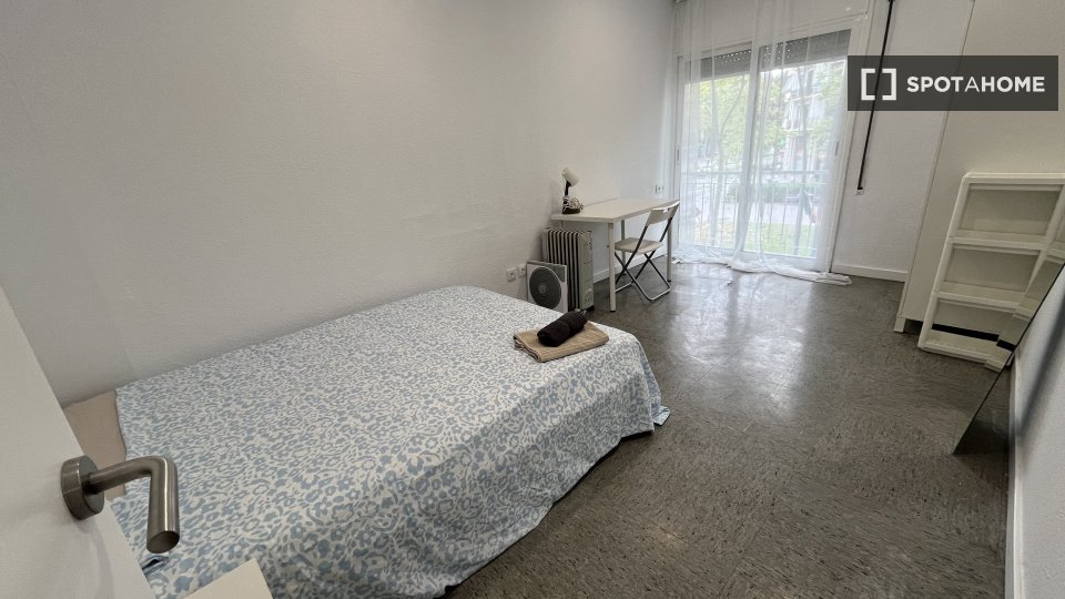 Double room Barcelona, 13 beds, 290m² — photo 4