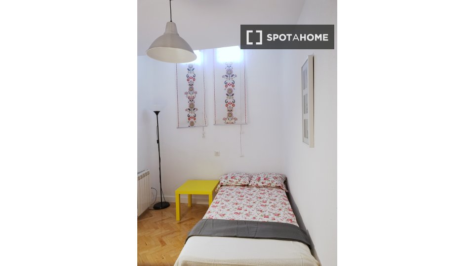 Double room Madrid, 6 beds, 150m² — photo 37