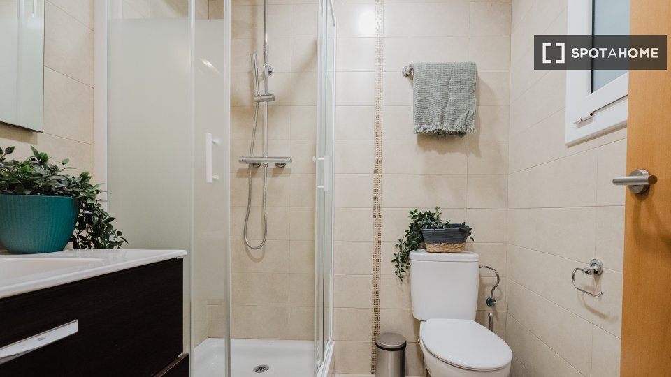Double room Barcelona, 3 beds, 62m² — photo 17