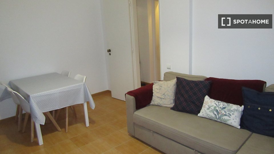 Double room Lisbon, 3 beds, 100m² — photo 14