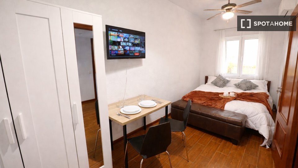 Double room Madrid, 4 beds, 75m² — photo 1